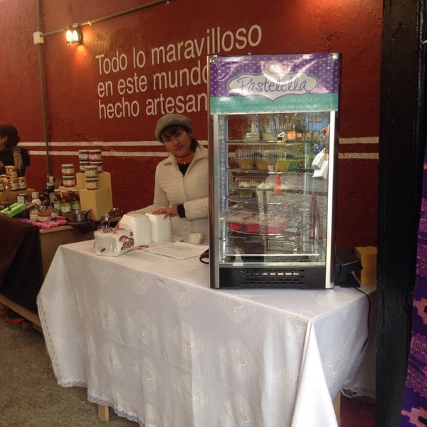10/25/2014 tarihinde Richard C.ziyaretçi tarafından Bazar Creación Mexicana'de çekilen fotoğraf
