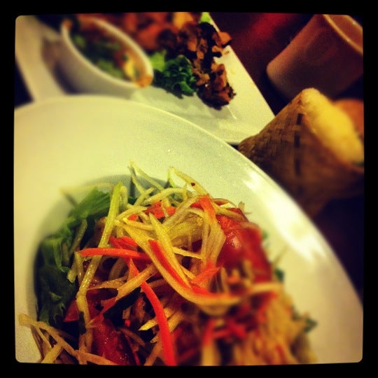 Das Foto wurde bei Aloy Thai Cuisine von Young K. am 11/25/2012 aufgenommen
