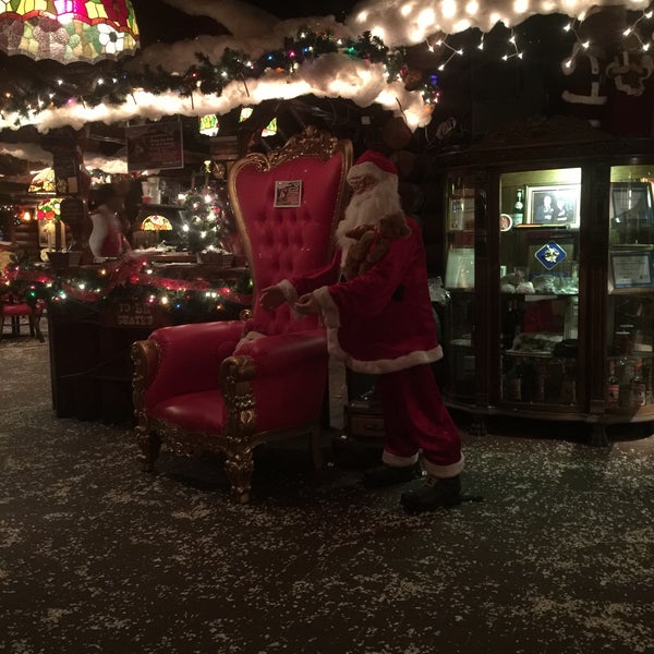 Photo taken at Clearman&#39;s North Woods Inn by Jess S. on 11/20/2015