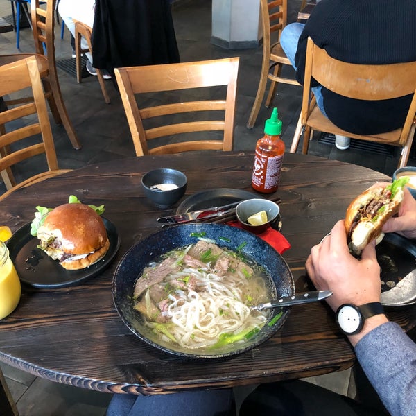 Amazing burgers, amazing Pho Bo soup and coffee. Great atmosphere!