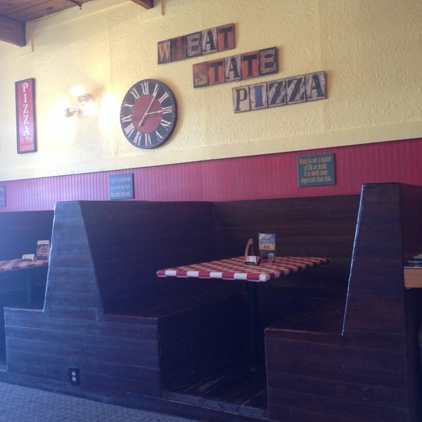 Foto diambil di Wheat State Pizza oleh Ruthie G. pada 1/19/2014