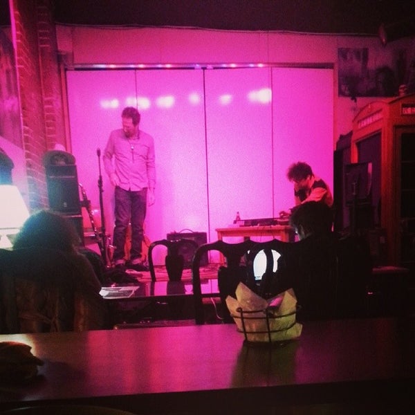 2/8/2014にGabriel T.がAnge Noir Cafeで撮った写真