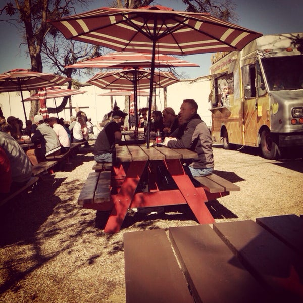 Nice place, quite, small with some food trucks. Good for a fast brunch..