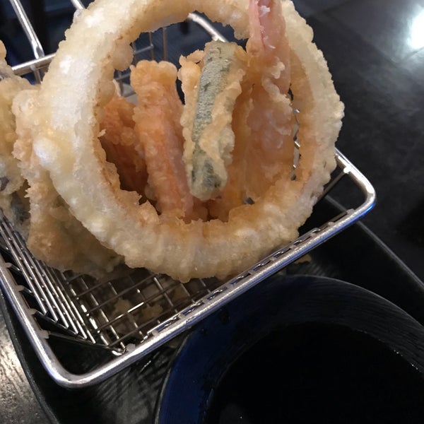 รูปภาพถ่ายที่ Yuubi Japanese Restaurant โดย Victor L. เมื่อ 7/23/2018