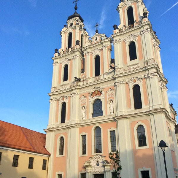 Foto diambil di Šv. Kotrynos bažnyčia | Church of St. Catherine oleh Sebas S. pada 8/20/2016