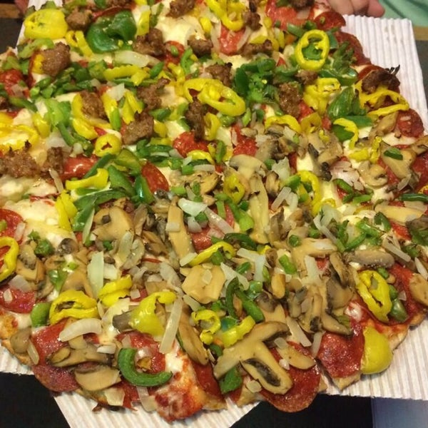3/13/2014にBobby S.がBenny&#39;s Pizzaで撮った写真