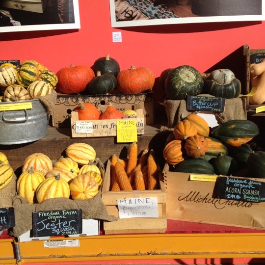 Photo taken at Rosemont Produce Company by runner d. on 11/10/2012