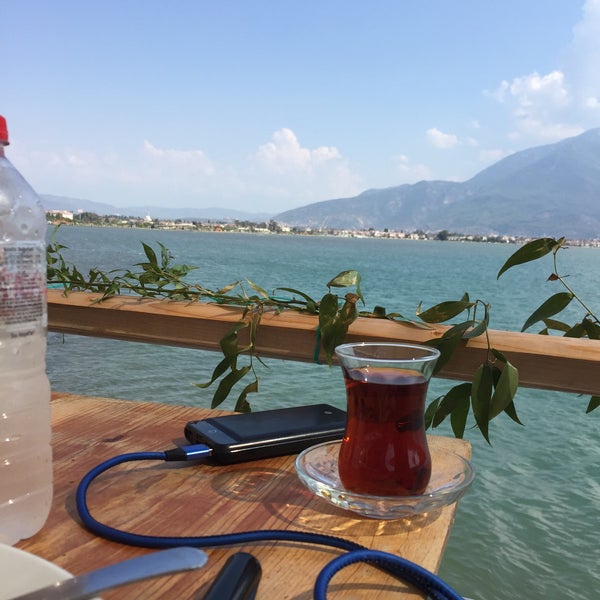 รูปภาพถ่ายที่ Şat Beach Club โดย Üsame เมื่อ 9/10/2019