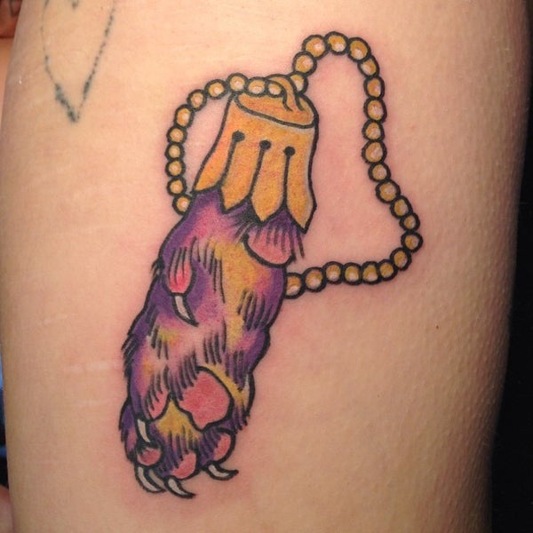 Foto tomada en Poison Apple Tattoo &amp; Piercing  por Rebecca G. el 6/1/2014
