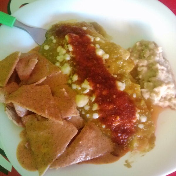 รูปภาพถ่ายที่ Tacos de Sonora y Antojería โดย Lesley G. เมื่อ 12/3/2013
