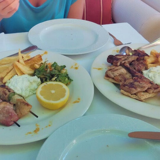 Food was ok, but nothing special. And I found part chicken in my souvlaki (!)