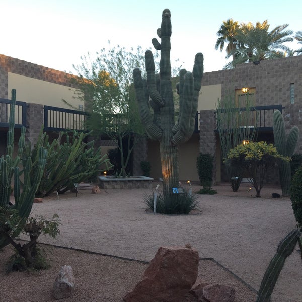 Photo taken at DoubleTree Resort by Hilton Hotel Paradise Valley - Scottsdale by Cheryl P. on 2/12/2015