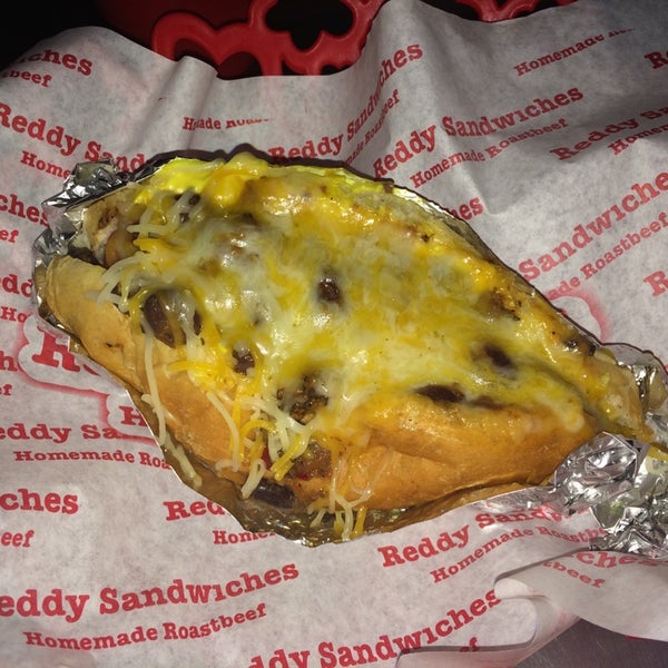 Foto tirada no(a) Reddy Sandwiches por Felipe L. em 8/29/2014