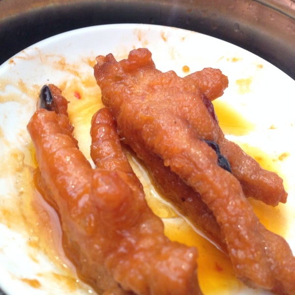 Снимок сделан в The Empress Seafood Restaurant пользователем Ngo B. 4/20/2014