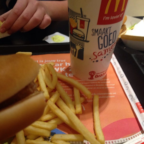 รูปภาพถ่ายที่ McDonald&#39;s โดย Omer K. เมื่อ 3/31/2014