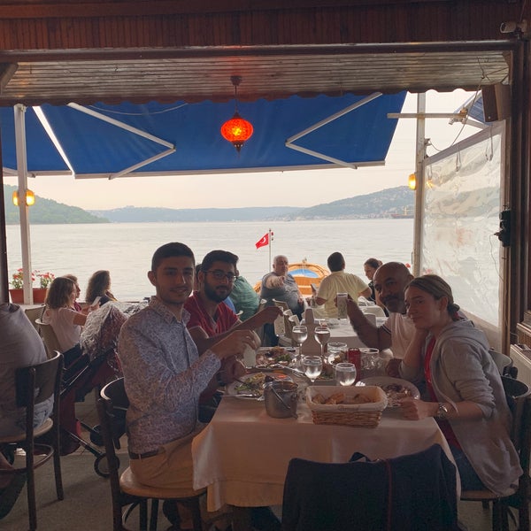 รูปภาพถ่ายที่ Kavak &amp; Doğanay Restaurant โดย Uğur Ç. เมื่อ 7/14/2019