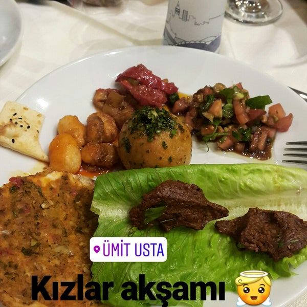 รูปภาพถ่ายที่ Adanalı Ümit Usta โดย Dila M. เมื่อ 3/7/2018