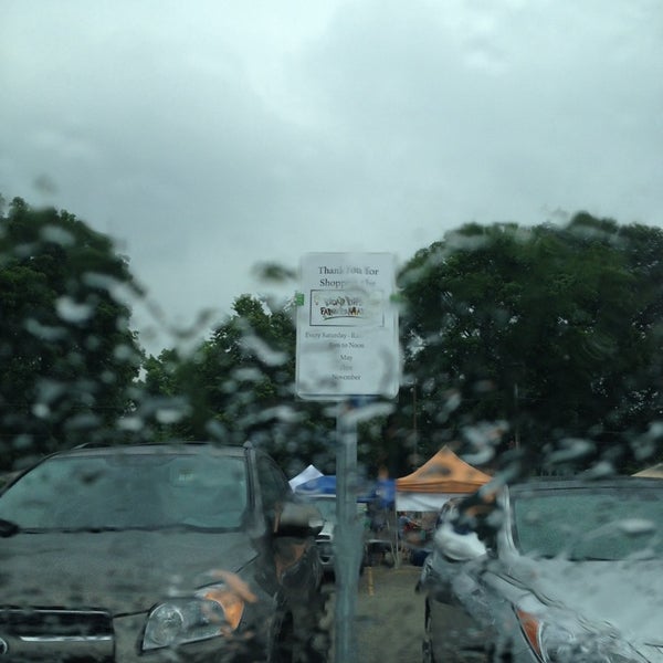 Foto diambil di Broad Ripple Farmers Market oleh Jamie R. pada 6/28/2014