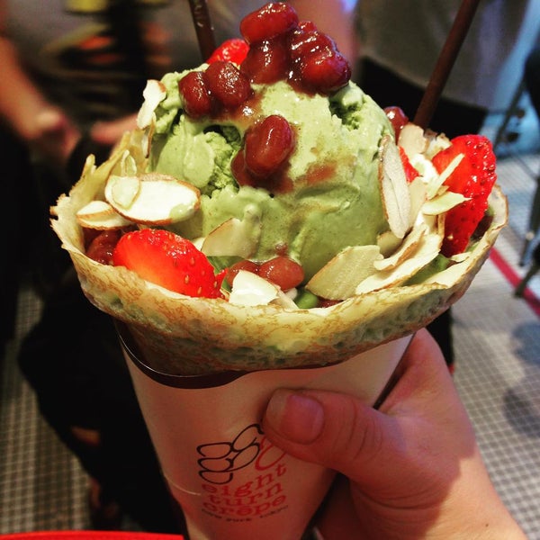 Photo taken at Eight Turn Crepe by Theresia on 8/16/2015
