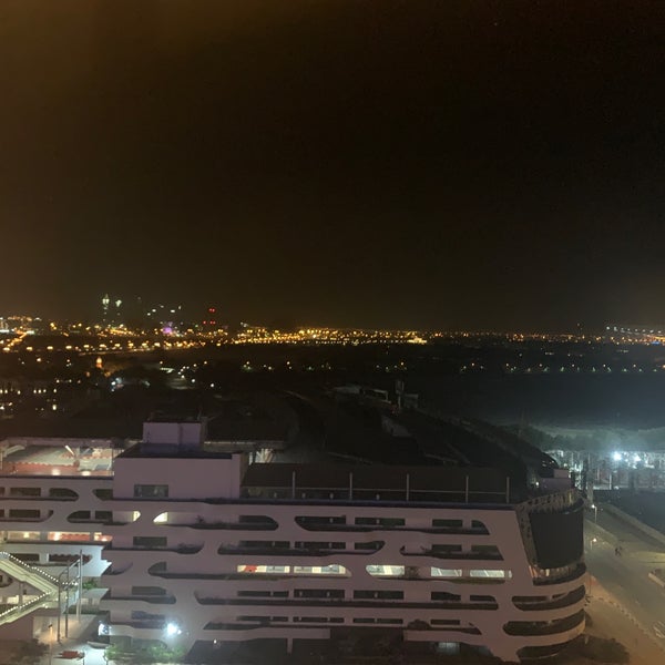 Foto scattata a Novotel World Trade Centre Dubai da Yannick D. il 3/15/2021