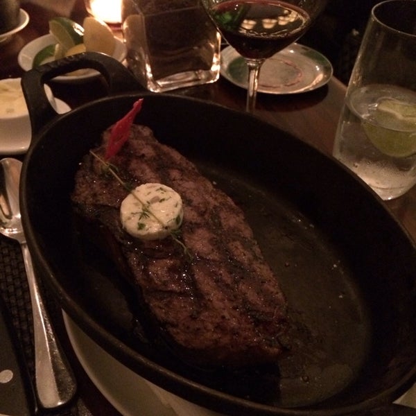 รูปภาพถ่ายที่ BLT Steak โดย Devin L. เมื่อ 1/14/2014