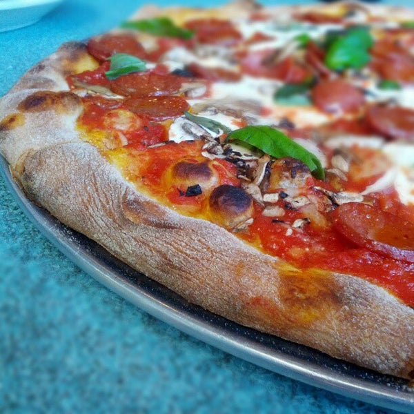 9/23/2012 tarihinde Justin S.ziyaretçi tarafından Nick&#39;s Pizza'de çekilen fotoğraf