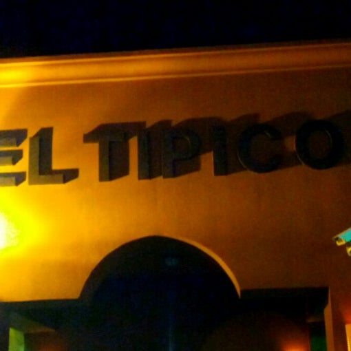 Das Foto wurde bei El Tipico Restaurant von Justin S. am 1/16/2013 aufgenommen
