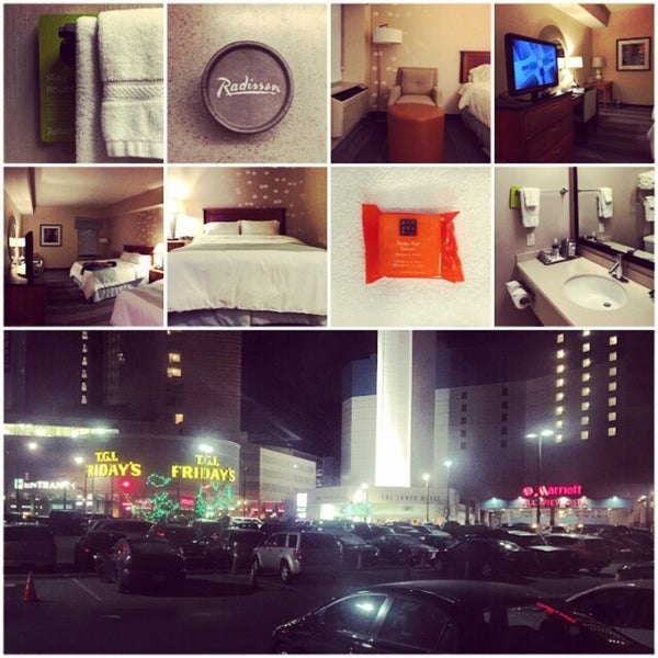 Foto diambil di Radisson Hotel &amp; Suites Fallsview, ON oleh Hening H. pada 12/27/2014