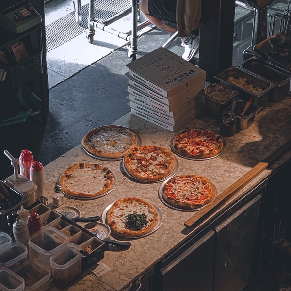 9/14/2021 tarihinde Hatem Q.ziyaretçi tarafından Mimosa Brooklyn Pizza'de çekilen fotoğraf