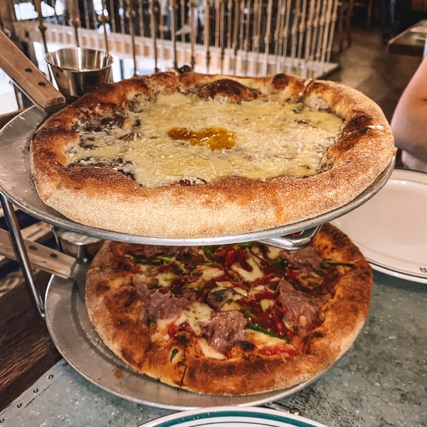 Foto tomada en Mimosa Brooklyn Pizza  por Hatem Q. el 9/14/2021
