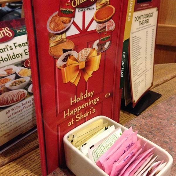 12/20/2013にRandy D.がShari&#39;s Cafe and Piesで撮った写真