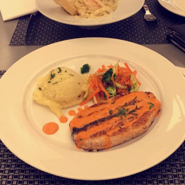 9/20/2015にAbdullahがSalmonで撮った写真