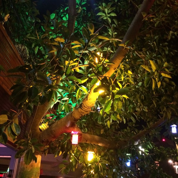 Foto diambil di Caliente Cafe &amp; Restaurant oleh Seçil Ç. pada 7/23/2015