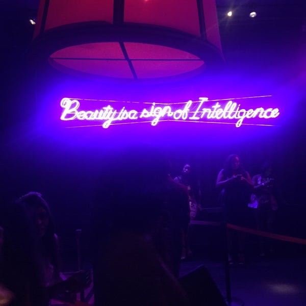 Foto scattata a Mansion Nightclub da Natasha W. il 6/14/2015