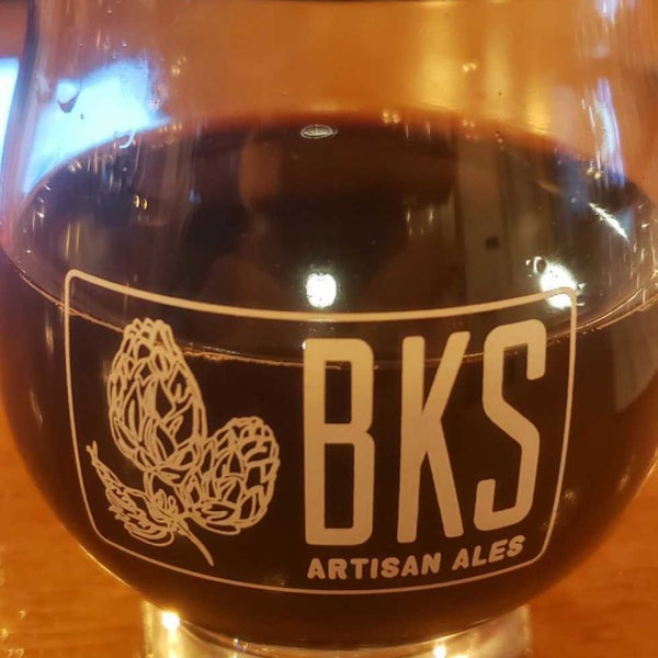 รูปภาพถ่ายที่ BKS Artisan Ales โดย michael k. เมื่อ 12/5/2021