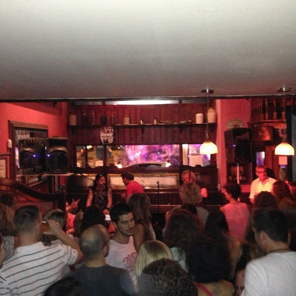 Photo taken at Hogan&#39;s Bar &amp; Restaurant by Joan Miquel P. on 8/30/2013