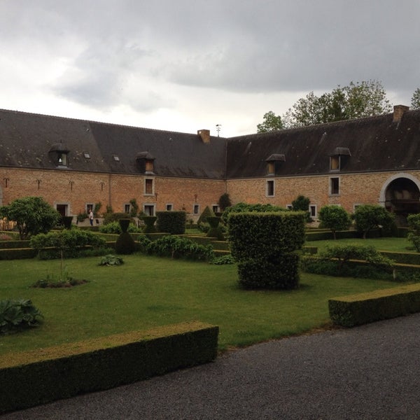 Foto tirada no(a) Château de Lavaux-Sainte-Anne por Julien Z. em 5/22/2014