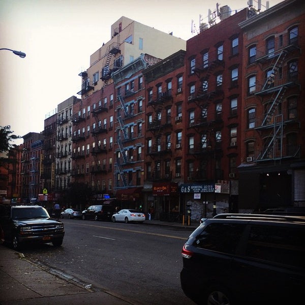 Foto tirada no(a) Pizza School NYC por Alexander K. em 10/4/2014
