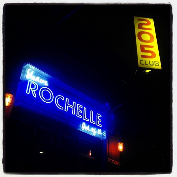 Foto tomada en Rochelles NYC  por Andrew G. el 12/21/2013
