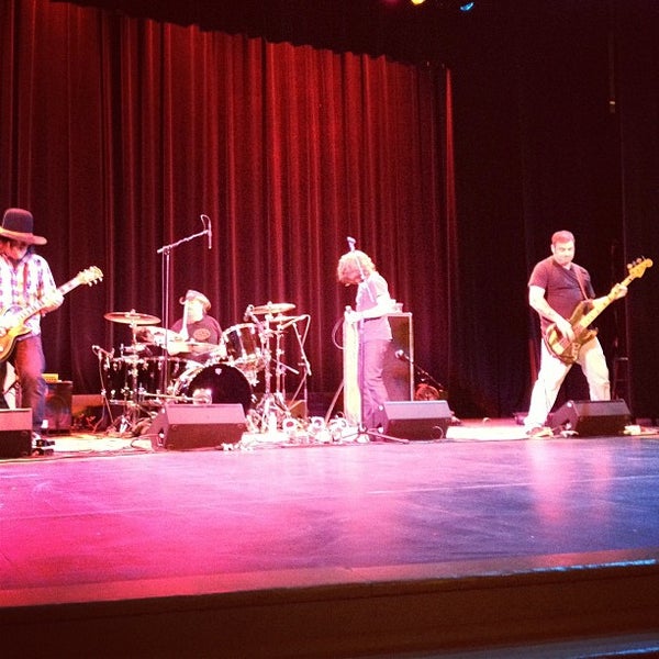 Foto scattata a The Music Hall da Jason B. il 4/19/2013