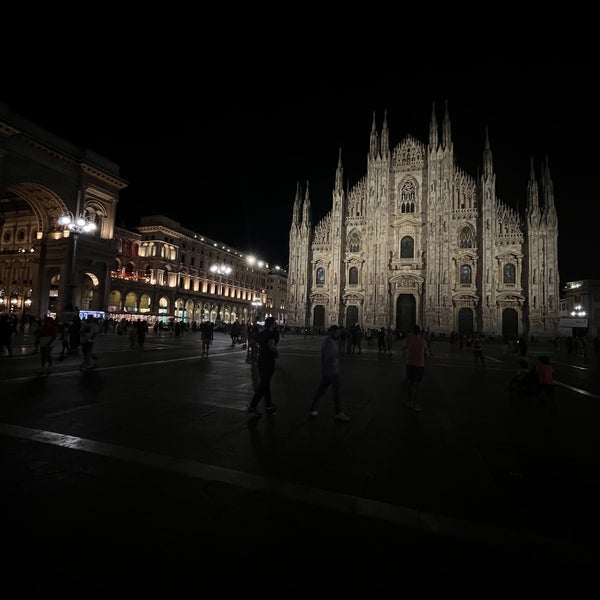 Photo taken at Piazza del Duomo by Lujen on 8/11/2022