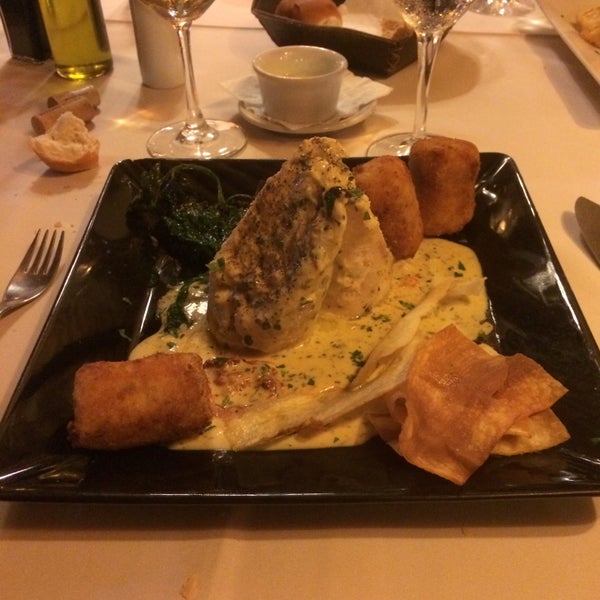 Photo taken at Restaurant La Rueda 1975 by Jogkukac on 12/3/2015
