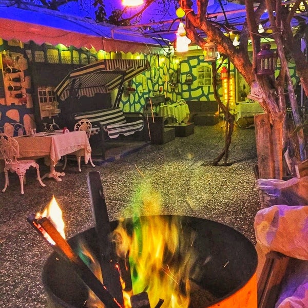 Foto diambil di Secret Garden Cafe &amp; Restaurant oleh Melek G. pada 1/10/2020