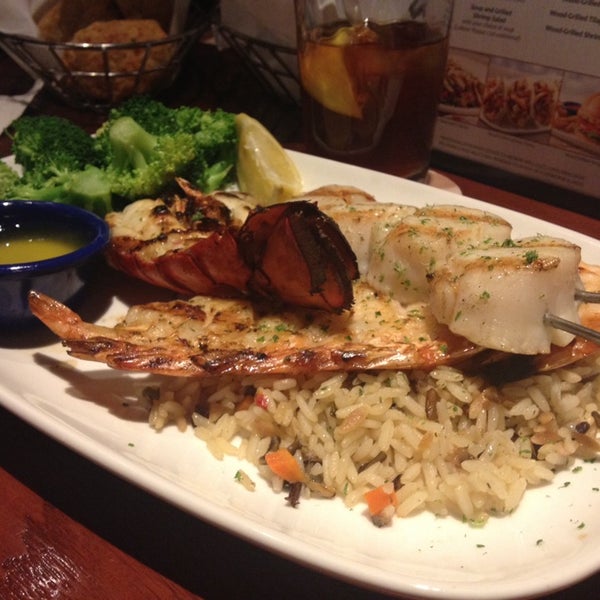 Photo taken at Red Lobster by Evandro S. on 1/15/2014