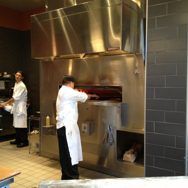 4/15/2013에 Kristen C.님이 Providence Coal Fired Pizza에서 찍은 사진