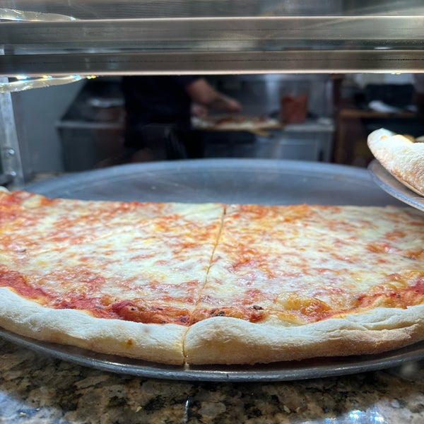 Foto scattata a Pizza Park da Terri N. il 11/21/2023