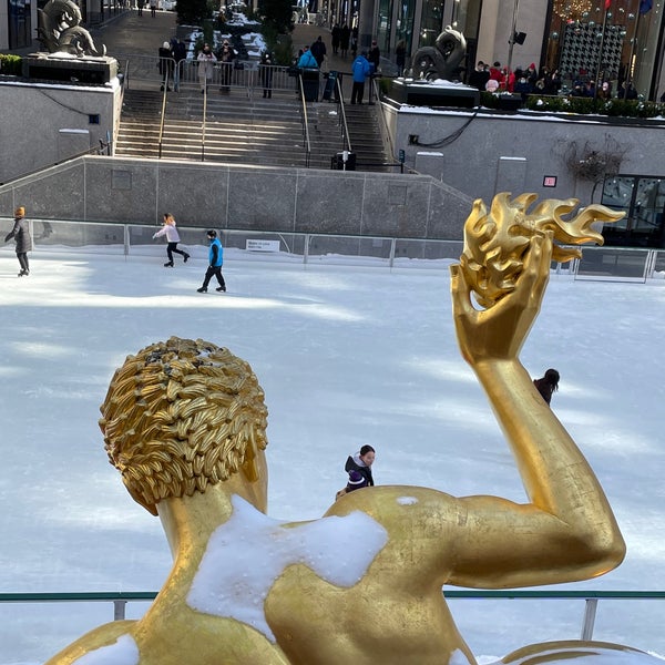 Foto tomada en The Rink at Rockefeller Center  por Terri N. el 2/1/2022