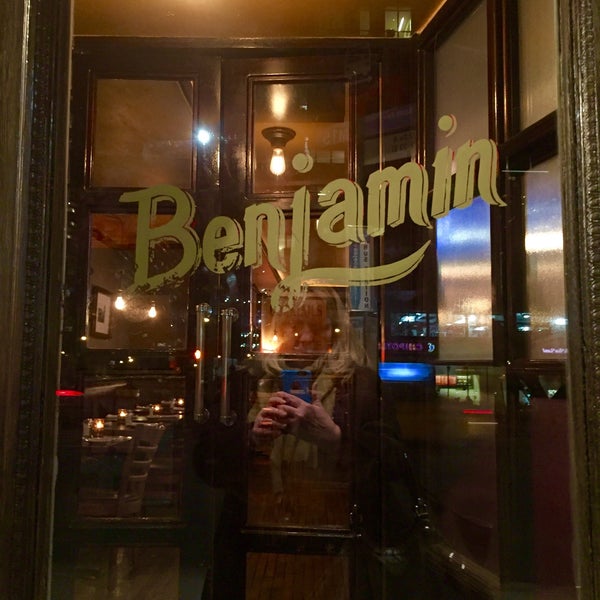 Снимок сделан в Benjamin Restaurant &amp; Bar пользователем Terri N. 4/7/2016