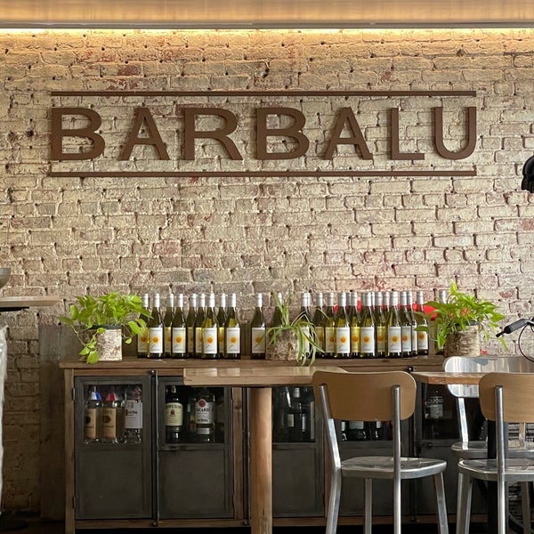Foto tirada no(a) Barbalu Restaurant por Terri N. em 6/27/2021