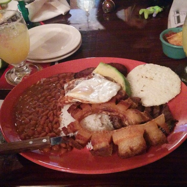 1/16/2014 tarihinde Maria V.ziyaretçi tarafından Chips &amp; Salsa Restaurant and Bar'de çekilen fotoğraf